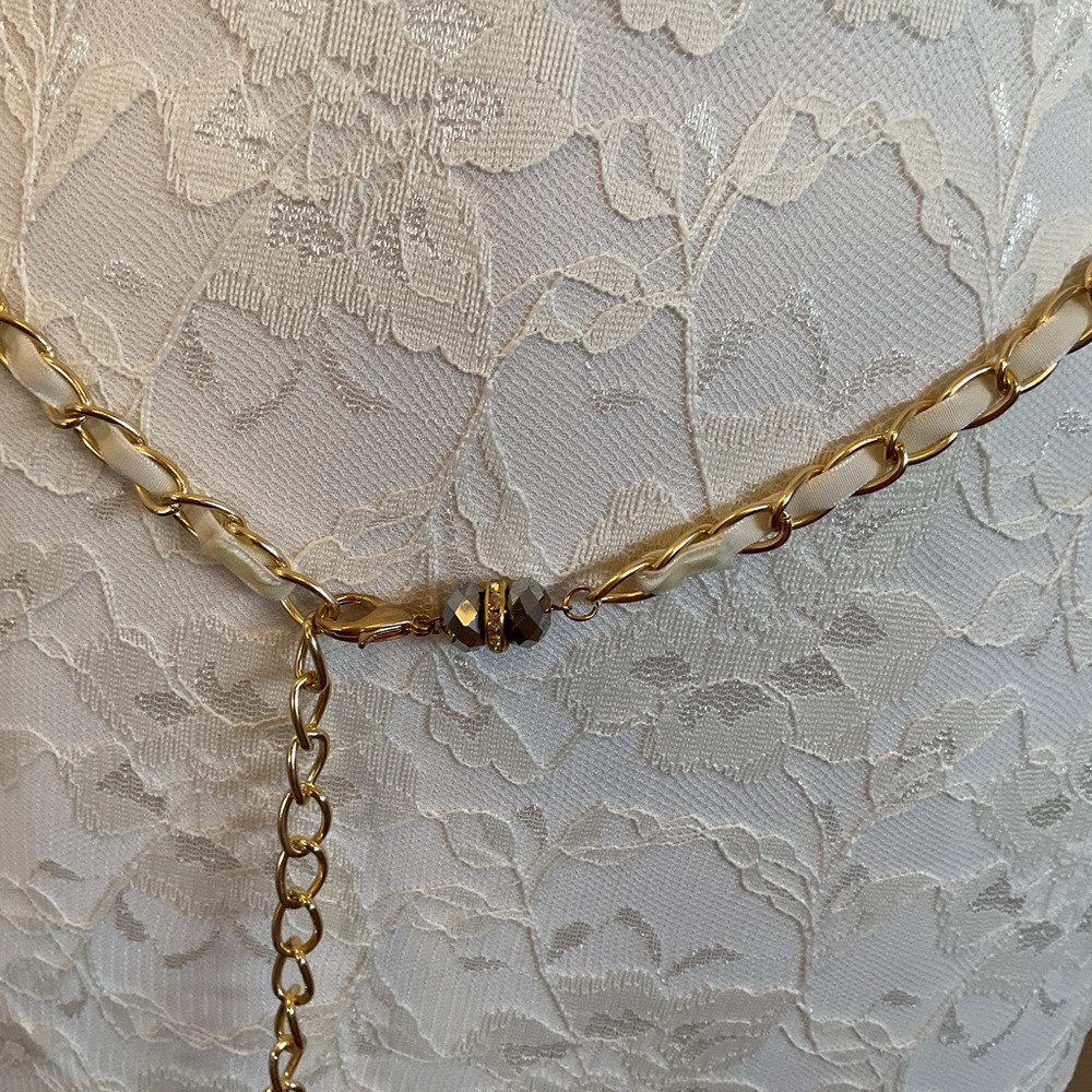 Diva Apparel Ivory Floral Lace Dress Size Small Sheer Neckline Gold Chain Belt - Picture 6 of 8